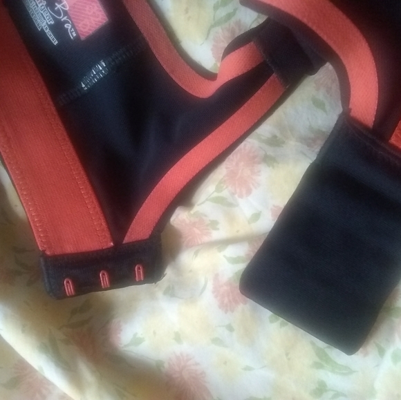 UNDER ARMOUR HEATGEAR ARMOUR BRA - Picture 6 of 8